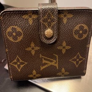 Authentic Louie Vuitton Compact Monogram Wallet